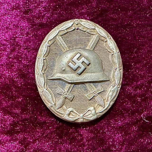 ***NOW SOLD***Early 1939 Heavy Weight WW2 German Gold Wound Badge Maker Marked.