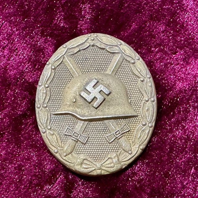 ***New In***Early 1939 Heavy Weight WW2 German Gold Wound Badge by '65' (Klien & Quenser, Idar/ Oerstein).